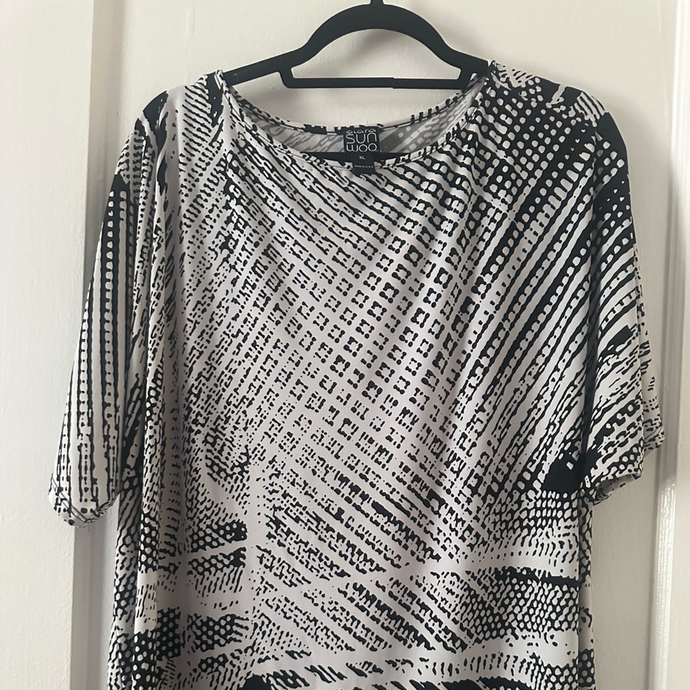 Sun n Moon Black & White Graphic Short Sleeve Top